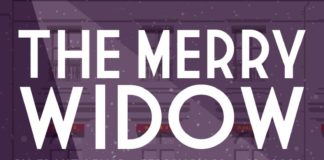 A woman in a long, fancy dress canoodles with a man in a tuxedo underneath a streetlamp