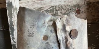 tabletop lamp with ceramic base and metal shade