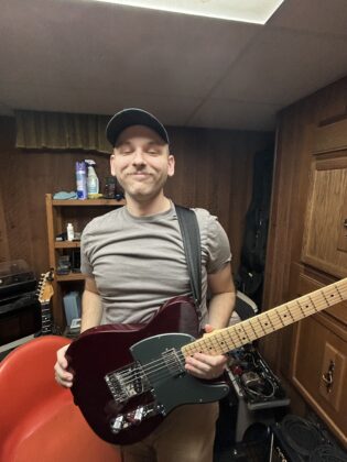 Sam Gold - Guitarist horse lover band