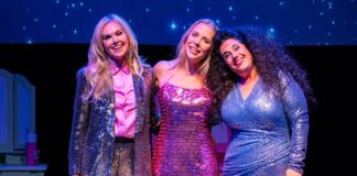 The stars of Mama, I'm a Big Girl Now stand together on stage.